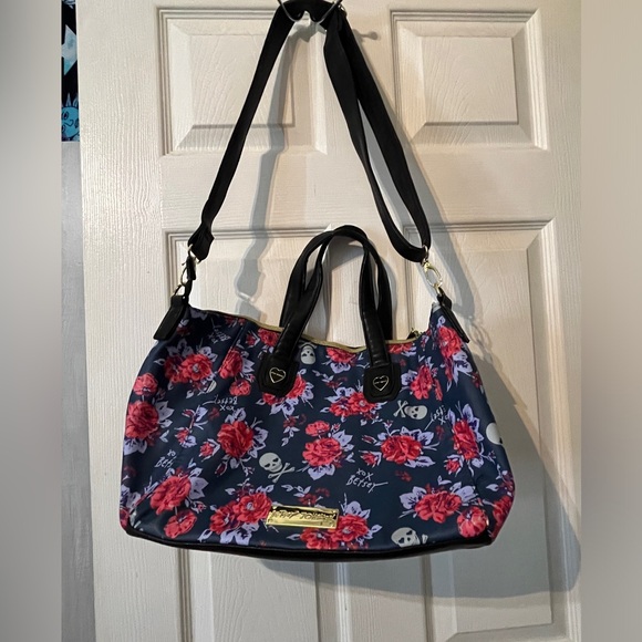 Vintage Y2K Goth HUGE Betsey Johnson Skulls & Flowers crossbody satchel handbag - Picture 6 of 11